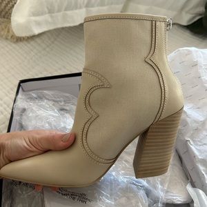 Dolce vita Noraya modern western boot size 6. Never worn.